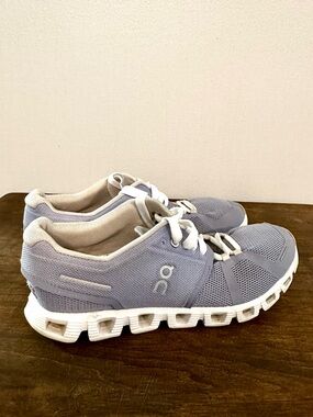 ON Cloud 5 Running Shoe Size 8